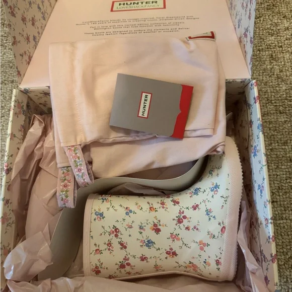 New Girl Hunter X LoveShackFancy Classic Boots Ivory Floral Size 13C NIB - Picture 2 of 4